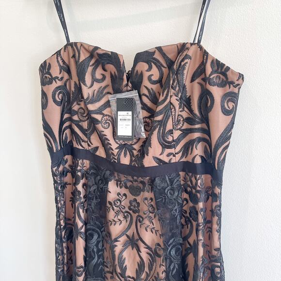 NWT Size 16 City Chic Embroidered Attraction Dress - Picture 3 of 4